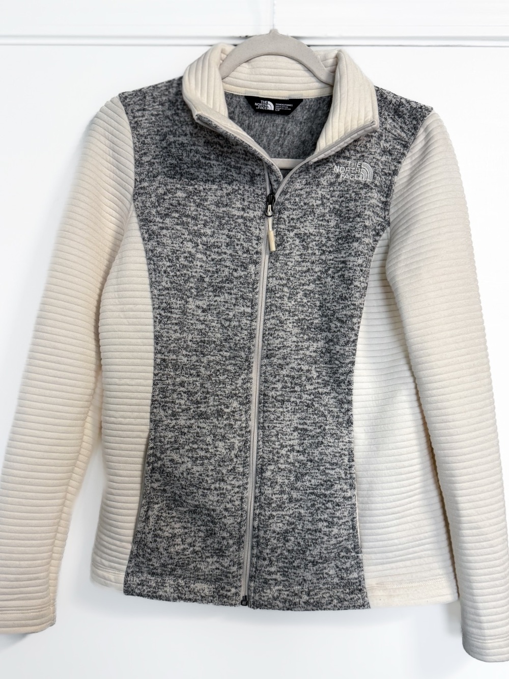The North Face Novelty Agave Jacket Women’s Small Cream Gray Fleece